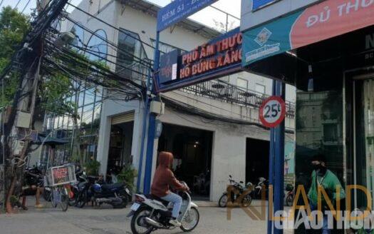 Các phương tiện vào hẻm 51 trên đường 3/2