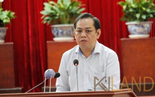 Giám đốc Sở Xây dựng Mai Như Toàn báo cáo tại hội nghị